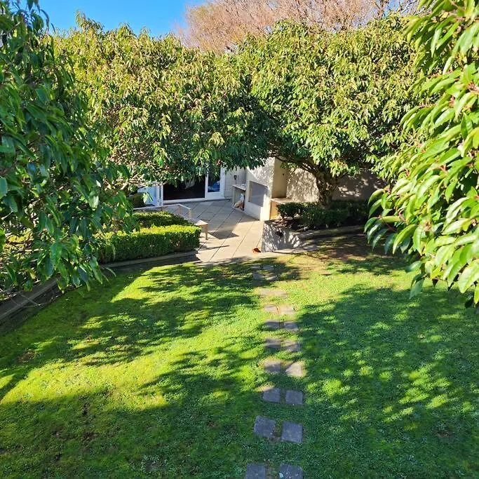 Home With Hot Tub, Heated Pool & Tennis Court Wellington Nowa Zelandia