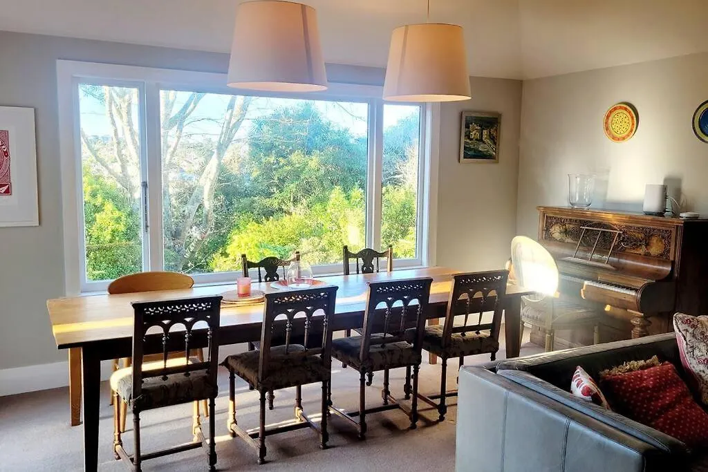 Home With Hot Tub, Heated Pool & Tennis Court Wellington 0*,  New Zealand