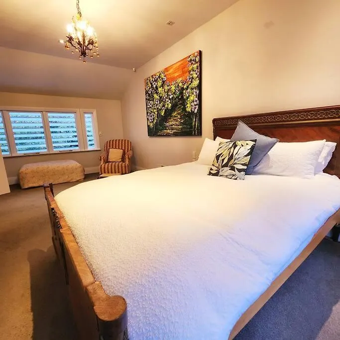 Home With Hot Tub, Heated Pool & Tennis Court Wellington 0*,