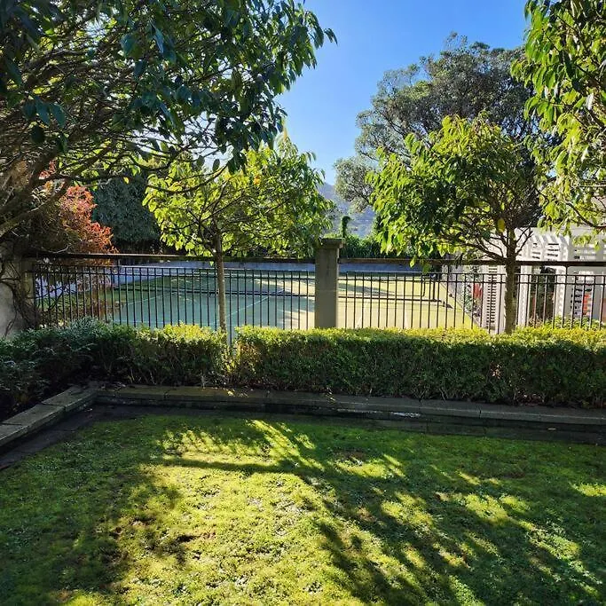 Home With Hot Tub, Heated Pool & Tennis Court Wellington Holiday home