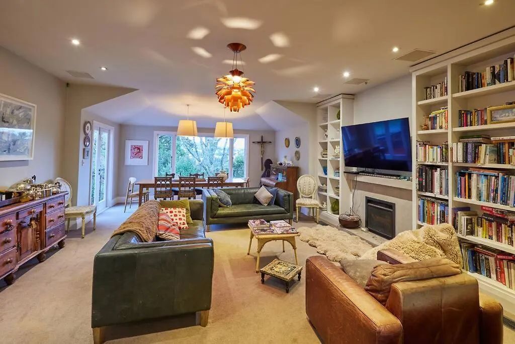 Holiday home Home With Hot Tub, Heated Pool & Tennis Court Wellington