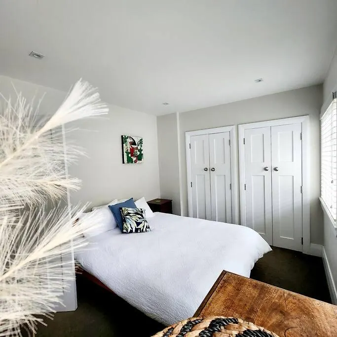 Holiday home Home With Hot Tub, Heated Pool & Tennis Court Wellington